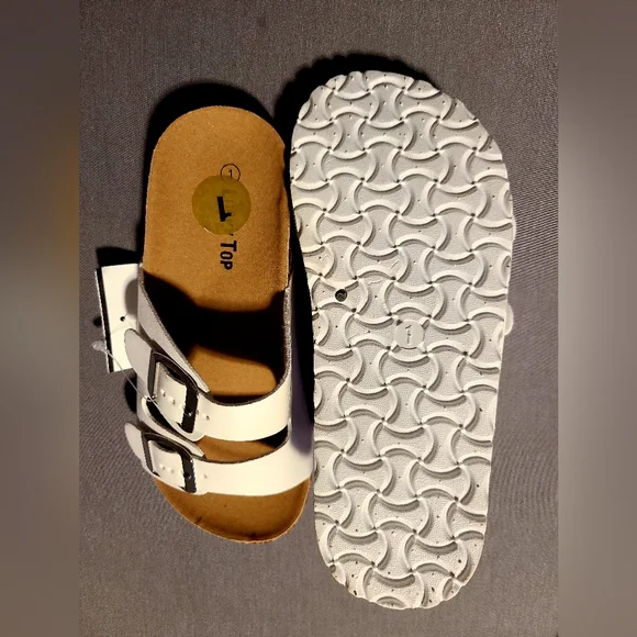 White sandals size 1 - Picture 2 of 2